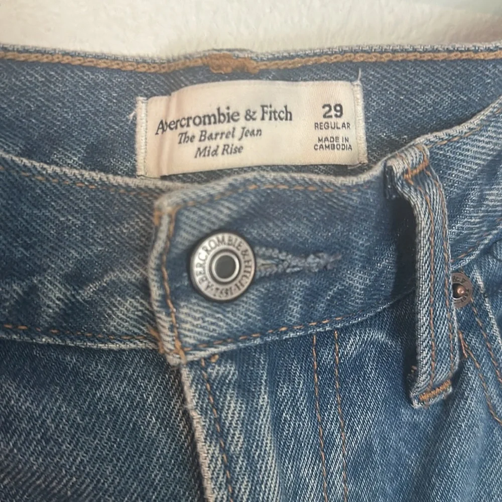 Abercrombie & Fitch Curve Love Barrel Jean - Picture 4 of 4